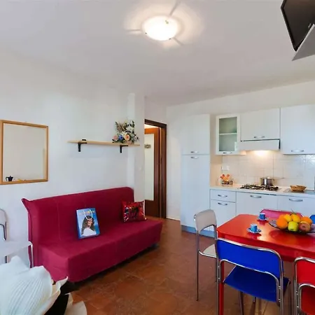 Apartment In 24546 *